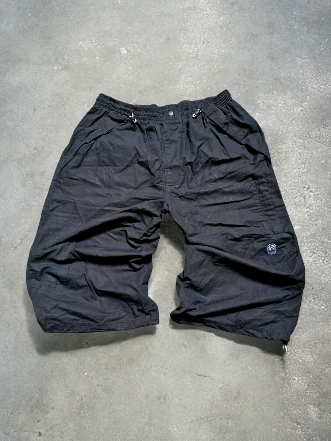 Nike Vintage Early 2000's Black 3/4 Cargo Shorts