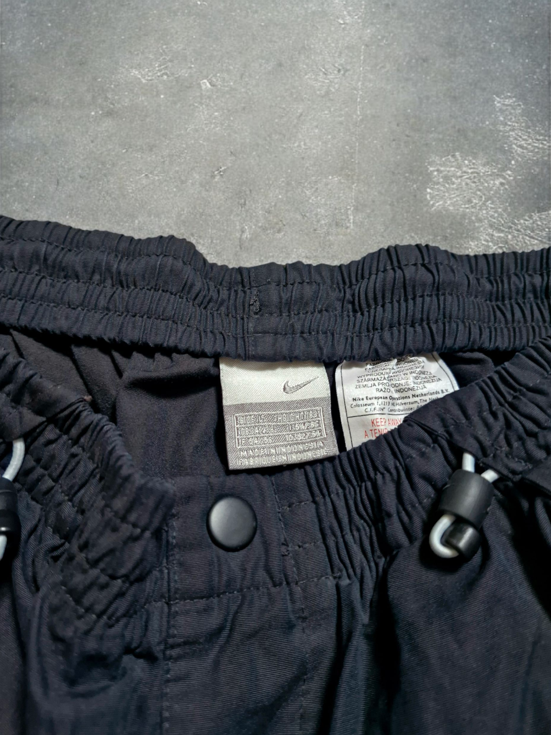 Nike Vintage Early 2000's Black 3/4 Cargo Shorts