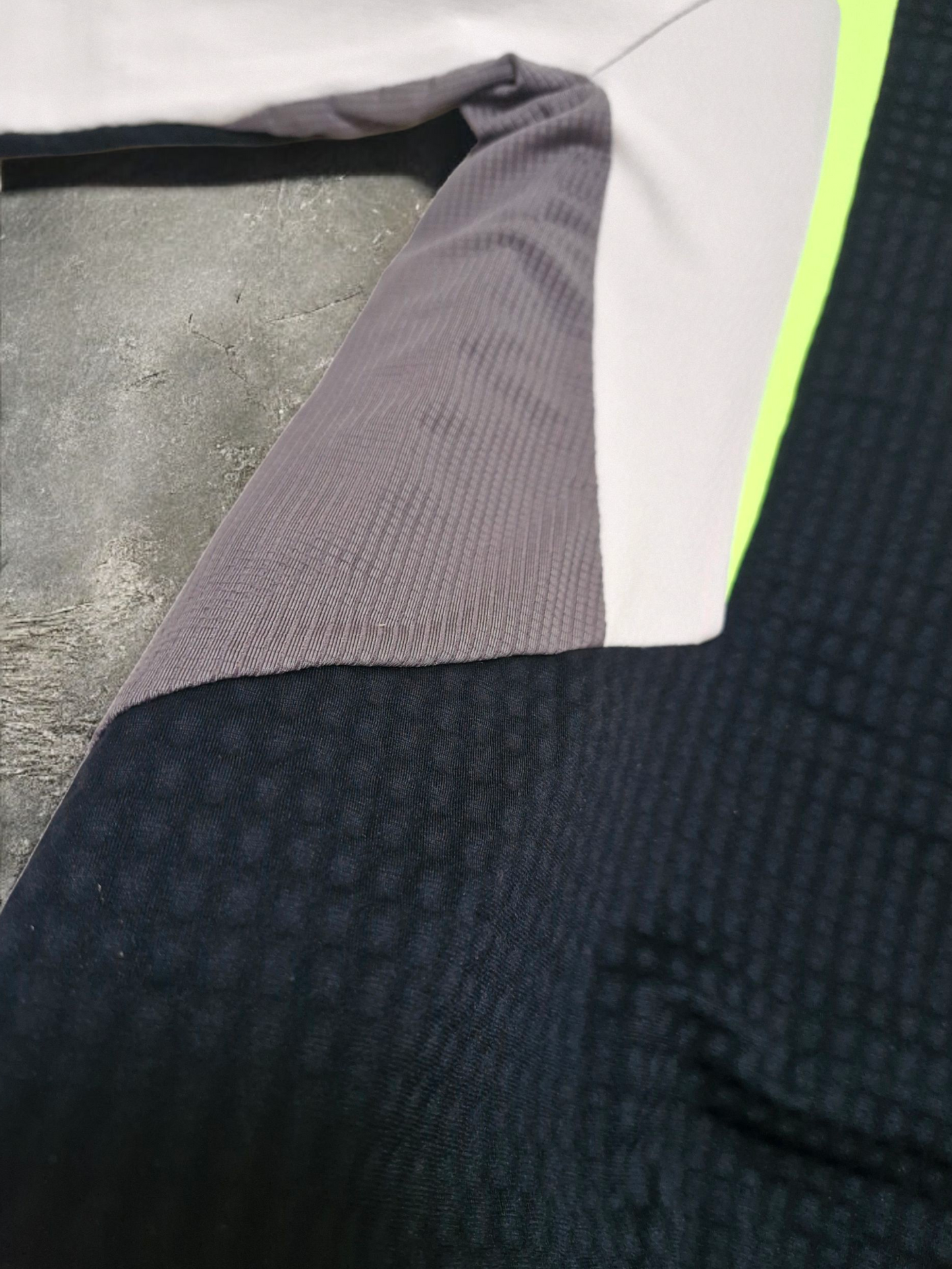 Nike Sphere Thermal Black, Grey & Neon Heavyweight Thermal Top