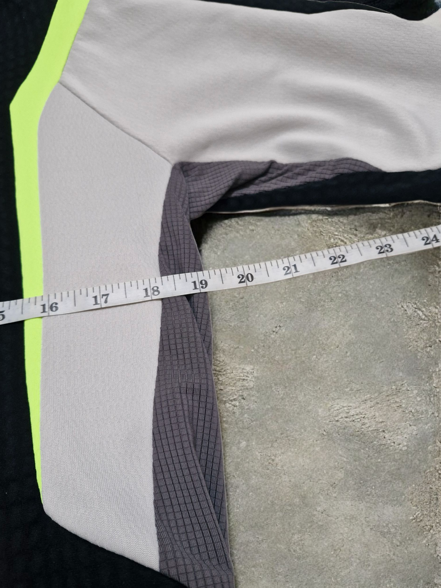 Nike Sphere Thermal Black, Grey & Neon Heavyweight Thermal Top