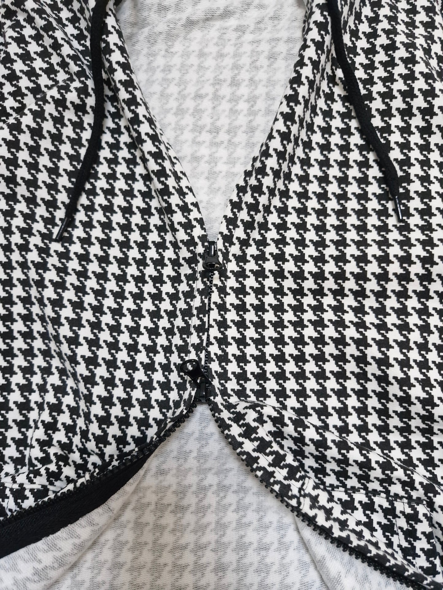 Vintage Roshell Japanese Black & White Patterned Zip Up Hoodie
