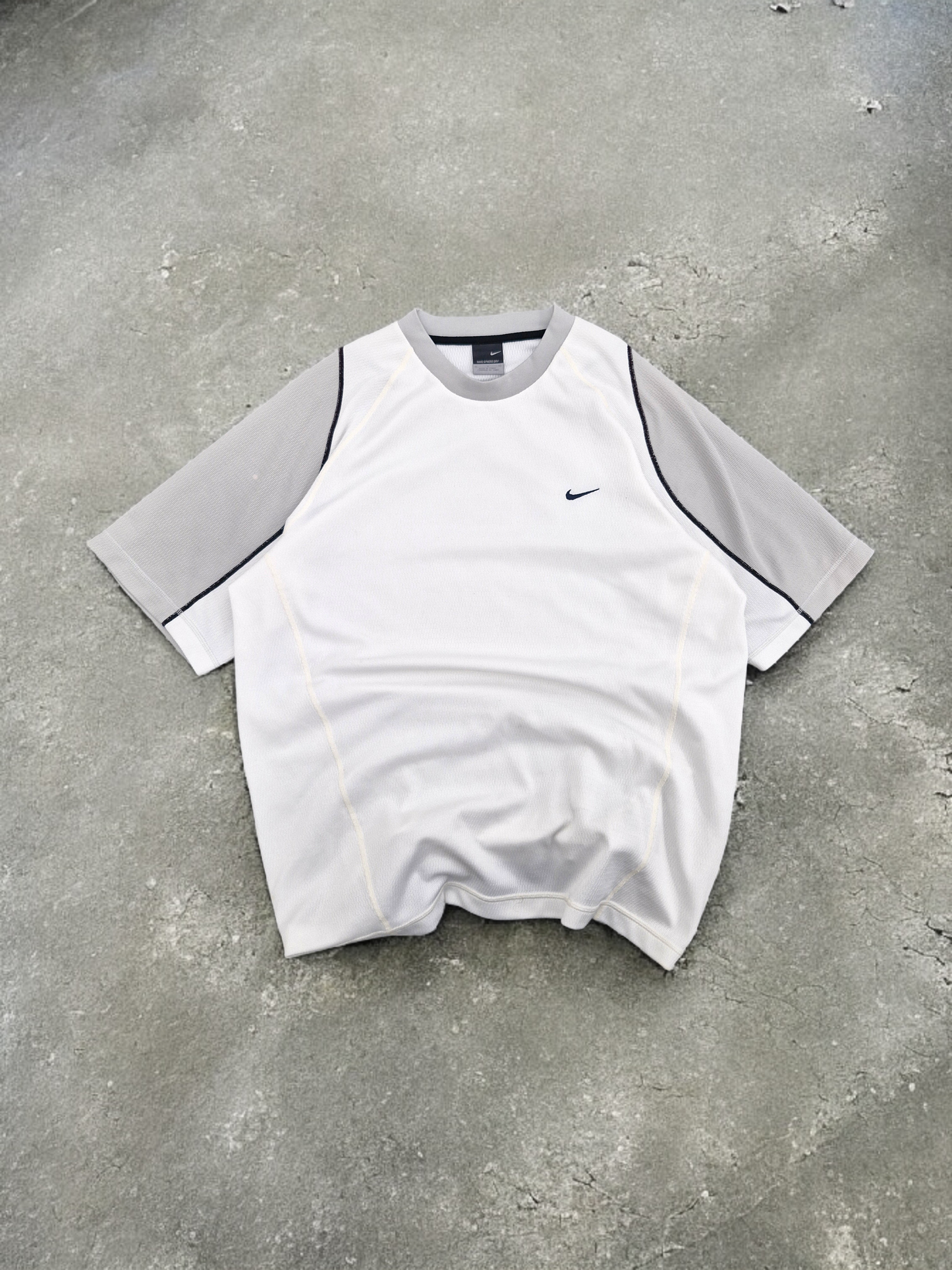 Nike Sphere Dry White & Grey Panelled Tee